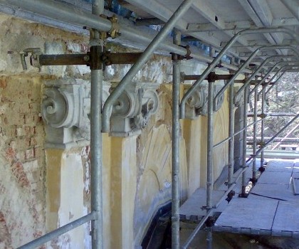 Restauro coperture a Oropa 8 Inizio lavori - Testata di ponente prima dell'intervento